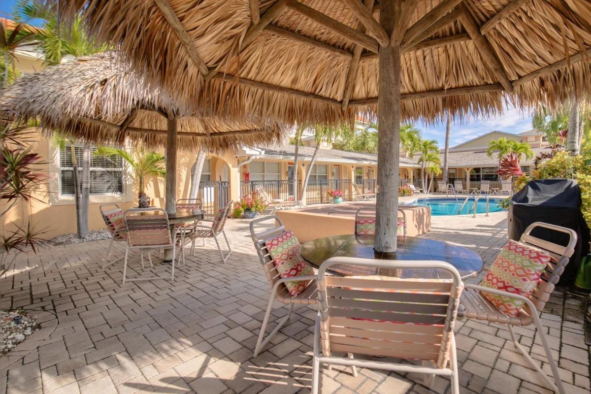 Walkable To Restaurants And Steps To The Beach! - Coconut Villa'S Suite 10 Сант Пит Бич Экстерьер фото