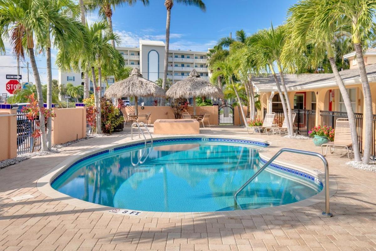 Walkable To Restaurants And Steps To The Beach! - Coconut Villa'S Suite 10 Сант Пит Бич Экстерьер фото
